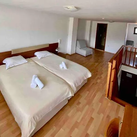 Apartmán 1br Homey Two Floor - 200mbps Wi-fi